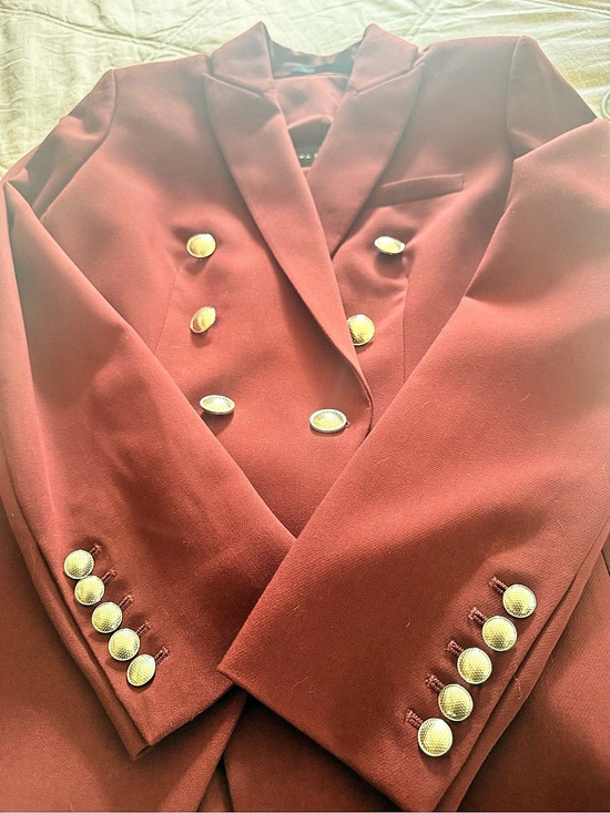 Elie Tahari Jackets & Blazers - Elie Tahari Double-Breasted Blazer in Burgundy Size 6 NWT